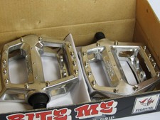 Old School NOS Fishbone Pedali