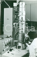1980 ca BASEL Analisi con microscopio elettronico alla SANDOZ *Fotografia