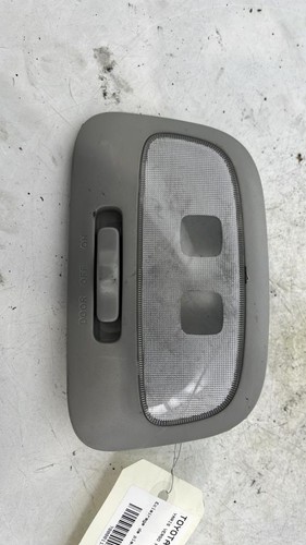 Luce cortesia toyota - luce, yaris