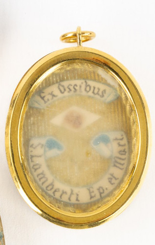 Antica scatola reliquiario