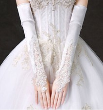 Guanti in pizzo opera raso