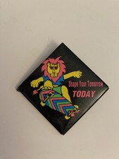 Spilla pulsante posteriore