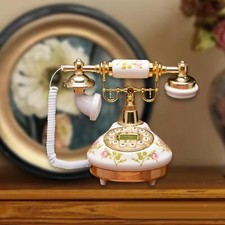 Telefono antico con filo in