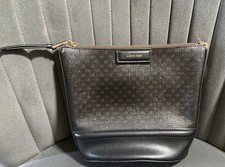 Astuccio trucco firmato Calvin