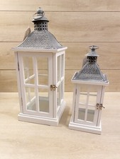 Set 2 Lanterne In Legno Bianco Matera Cappelliera Metallo 14x14x36/20x20x51,5cm