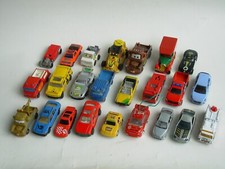 Modellini vari auto/camion scala piccola lotto di 24 pezzi per restauro/ricambi