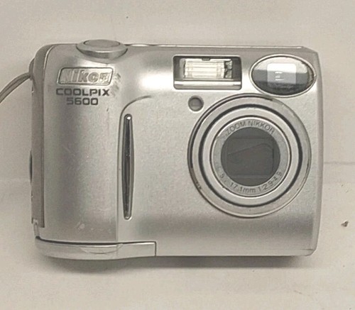 Nikon coolpix 5600 1 - 5600, 5,1