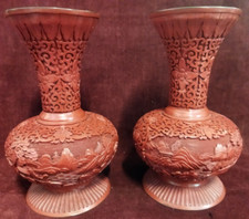 COPPIA VASI ORIENTALI IN LACCA ROSSA - Altezza 23,5 cm