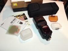 Clean Nikon SB-900 Speedlight, custodia, scatola, manuali, diffusore, gel, altro