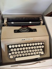 macchina da scrivere olivetti