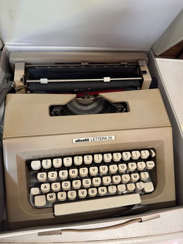 Macchina scrivere olivetti - da,