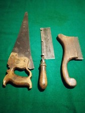 GRUPPO DI TRE SEGHE DA FALEGNAME VINTAGE - UN SARACCO E DUE SEGHE PARTICOLARI