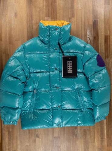 Moncler - customs, tax)