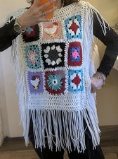 Poncho bianco con quadrati