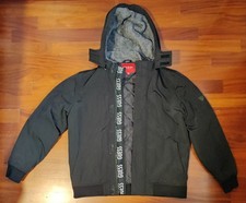 Giacca GUESS nera con cappuccio ?