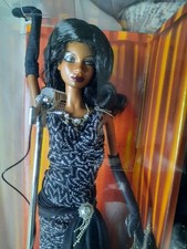 Mattel Barbie Jazz Baby Diva Bambola Corpo Pivotale, Etichetta Oro AA, Cantante con Parrucche