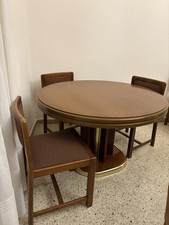 Tavolo Con 4 Sedie In Legno