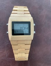 Orologio BEWELL. Digitale con cassa e bracciale in legno