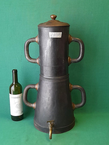 Antica enorme caffettiera - enorme,