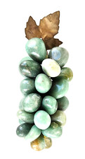 Grappolo d’uva con foglie, realizzato in pietre minerali: quarzo - colore verde