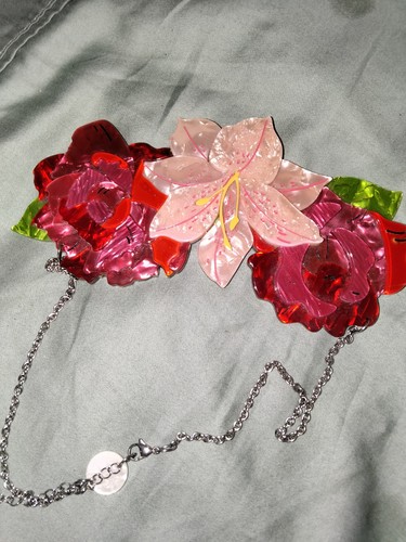 Collana rosa solletico - ,