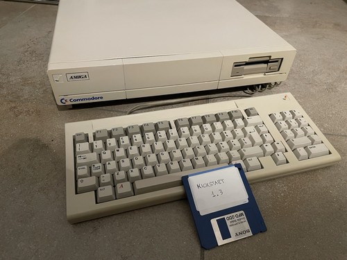 Amiga 1000 commodore con - amiga,