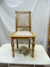 6347. Vecchia sedia in legno