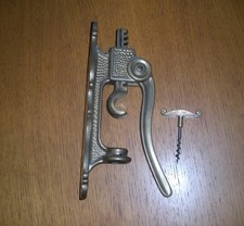 Vecchio cavatappi a muro