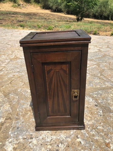 Mobile armadietto antico circa