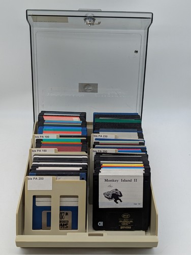 Scatola floppy con 100 floppy