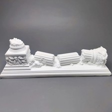 Scultura in rovina antica colonna greca romana rotta fatta a mano,...