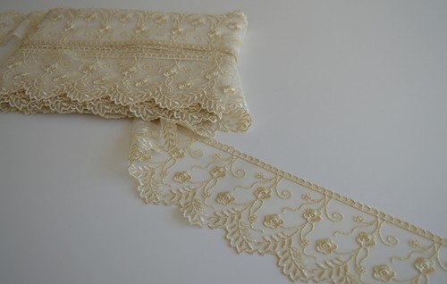Pizzo tulle ricamato alto - di,