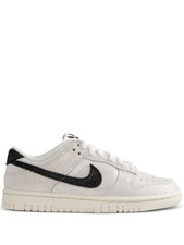 NIKE WOMENS DUNK LOW SE