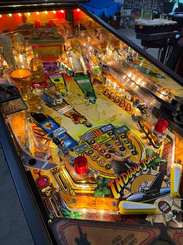 Stern indiana jones flipper - stern,