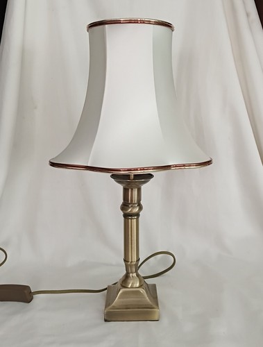 Lampada accento comodino stile