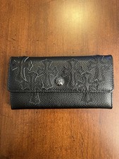 Portafoglio in pelle con toppa nera cuori cromati nero con ferramenta argento piega 1 pulsante