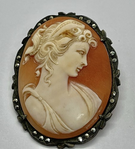 Collana con ciondolo marcasite
