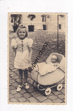 vecchia foto originale bambino con passeggino e bambola mamma bambola anni 30-50 circa