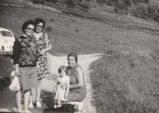 B4 - Foto Photo Fotografia Anni 70 - Trio Donne con bambina Fiat 500