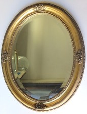 18 Uno specchio ovale molato