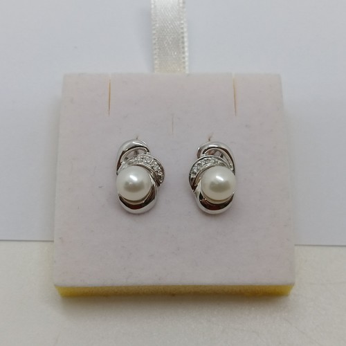 Orecchini bottone con perla - a,