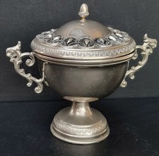 Un'elegante ciotola vaso decorativa o zuccheriera in stile classico/neoclassico