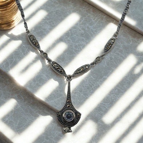 Elegante collier stile liberty