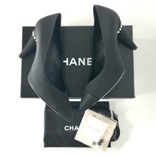 Scarpe decolte Chanel ad incastro logo CC raso perlato punta a cappuccio 38,5