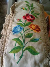 Copriletto con 6 teli ricamati a mano punto croce + 5 teli a uncinetto frangia