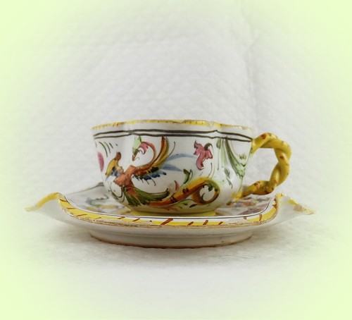 Tasse soutasse faïence - +,