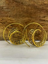 Orecchini a spirale fatti a