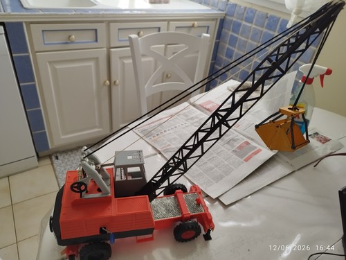 Grue benne preneuse joustra - a,