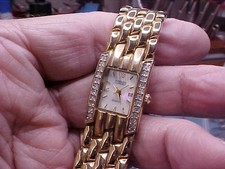 BELLISSIMO OROLOGIO DA DONNA AMBASCIATA DI VERDE LUNETTA IN CRISTALLO QUADRANTE MOP TUTTO PLACCATO ORO