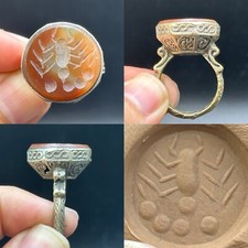 Anello in pietra di agata intaglio scorpione rivestito in argento antico roma...